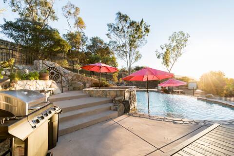 Rancho Maderas Lodge- Solar Heated Pool, King Bed