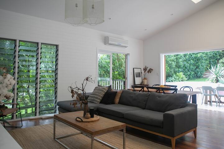 The Avalon Shore – A family oasis with heated pool gallery image 2