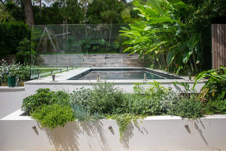 The Avalon Shore – A family oasis with heated pool