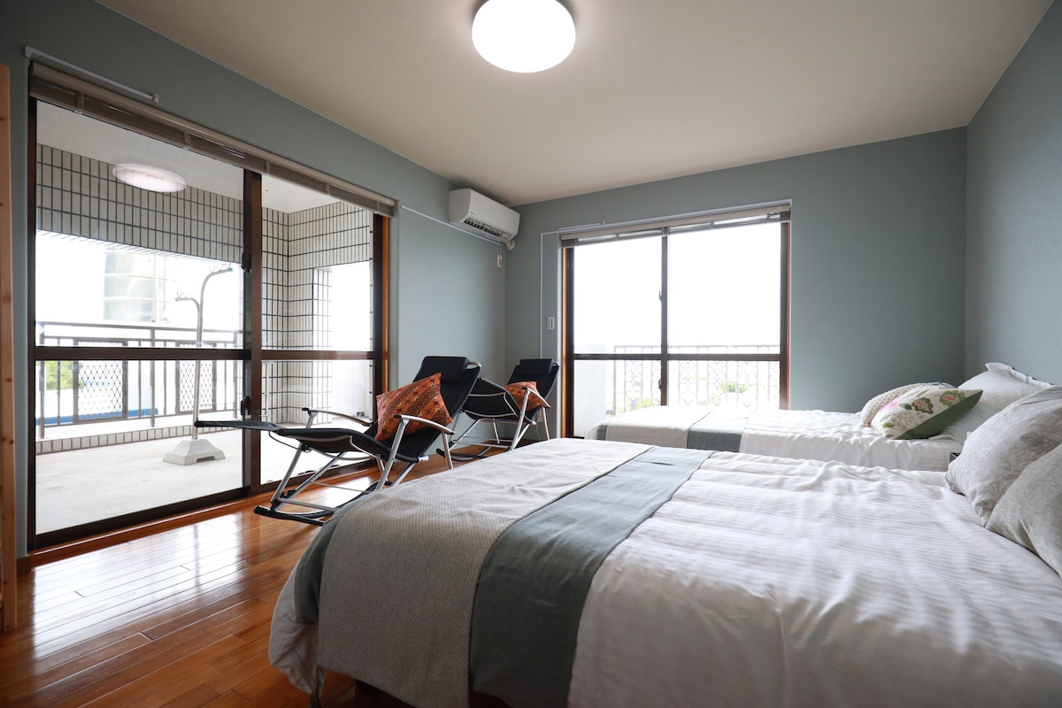 Bedroom 1 (2 semi-double beds, 2 reclining chairs)