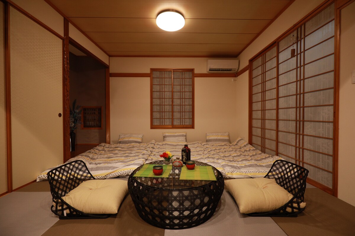 Japanese-style room (futon setting image)