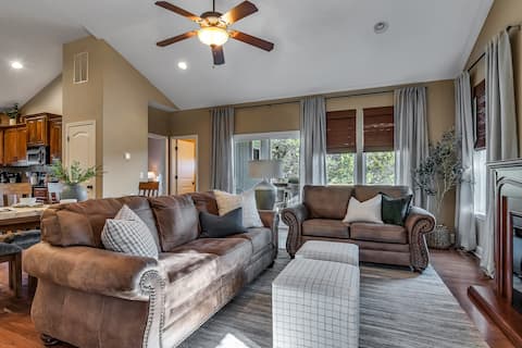 BEAUTIFUL Home Close to Branson Activities!