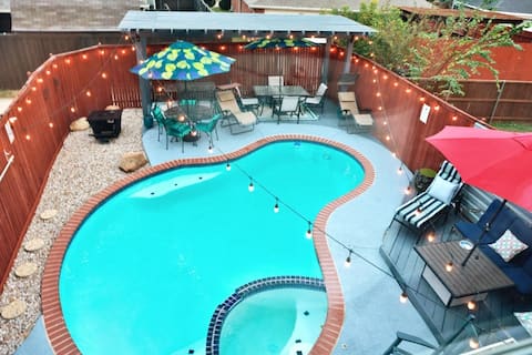 The Oasis Villa with a heated pool/spa