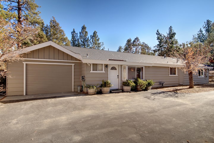 4 Bedroom Cabin, Dog Friendly With Large Private Fenced Yard And Ev Charger - California