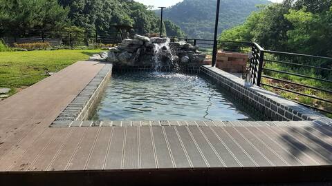 Swimming pool, exclusive barbecue room, forest lawn garden, pool villa, and windmill pension