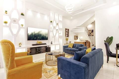 Elegant KING SIZE 4 beds duplex/ 24Hrs electricity