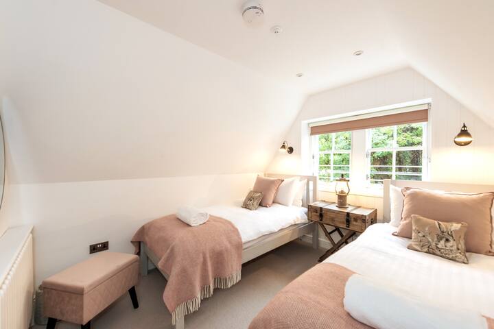 Grassmarket Luxury Penthouse Apartment gallery image 5