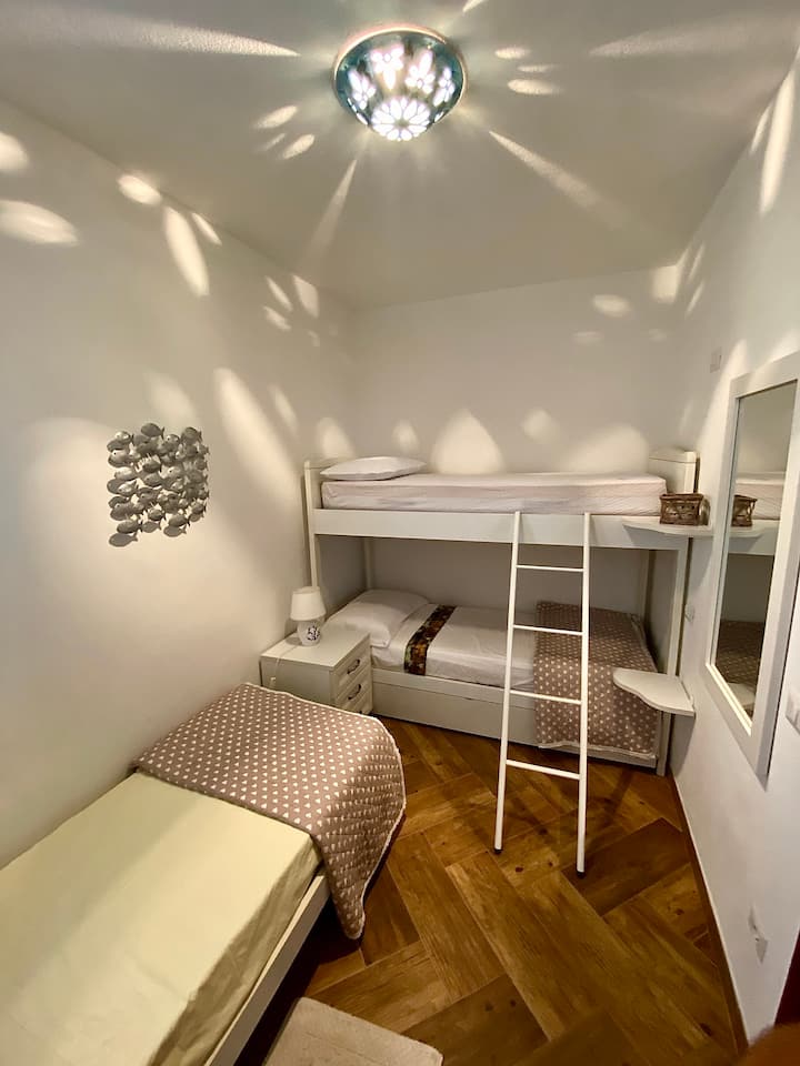 Chumba cha kitanda kimoja chenye kitanda cha ghorofa