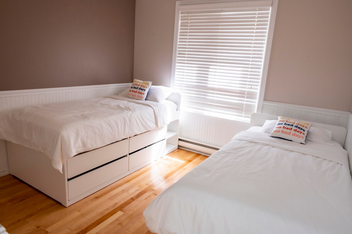 חדר שינה מס '3
מיטה זוגית אחת + אחסון
מיטה אחת נפתחת+אחסון 