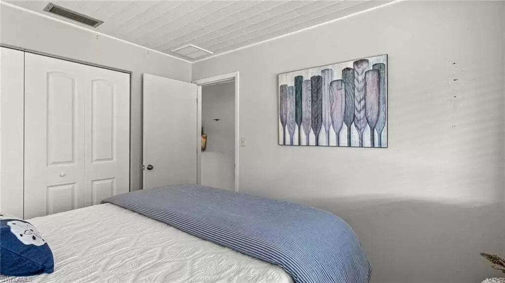 Опуштете се и наспијте се одлично во нашиот чист удобен кревет.