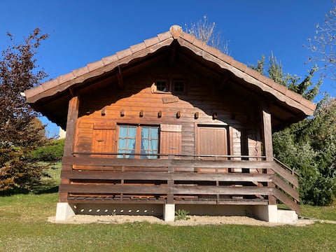 chalet l 'Orégon, in medium altitude resort.