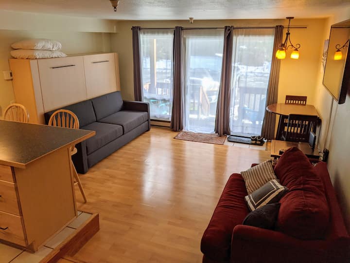 Slopeside studio condo. Fantastic location! Condominiums for Rent in