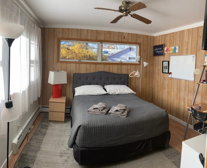 If you are an early riser, you might experience a dramatic sunrise appearing over the Shawangunk mountains from the comfort of this queen size bed.