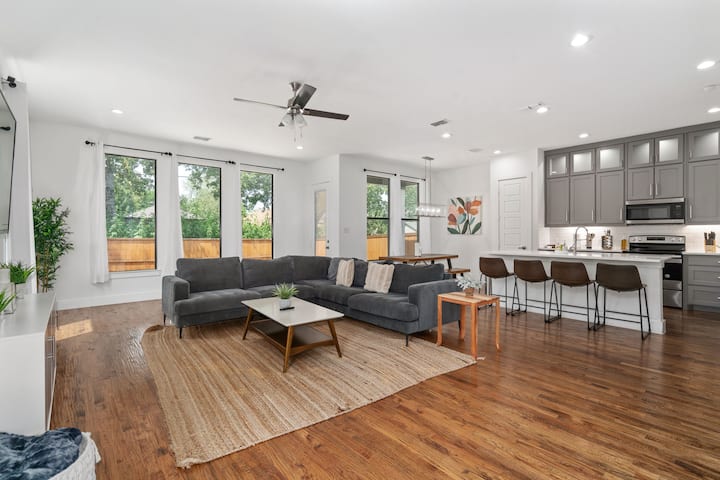Luxurious Dallas Home - 5 Minutes From Downtown - Dallas, TX