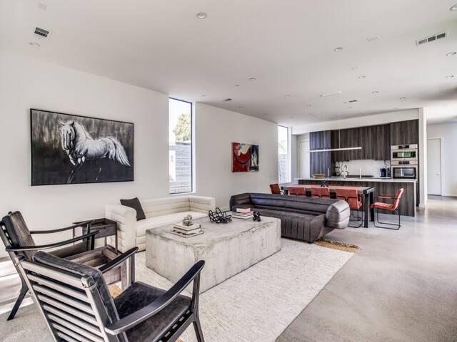 Modern Luxury Midway Hollow – Yard – Driem House gallery image 4