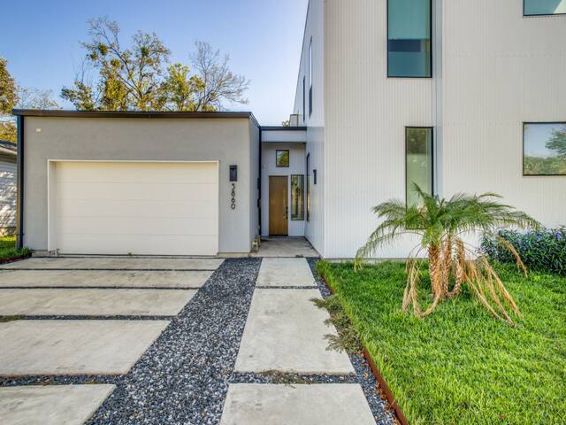 Modern Luxury Midway Hollow – Yard – Driem House gallery image 2