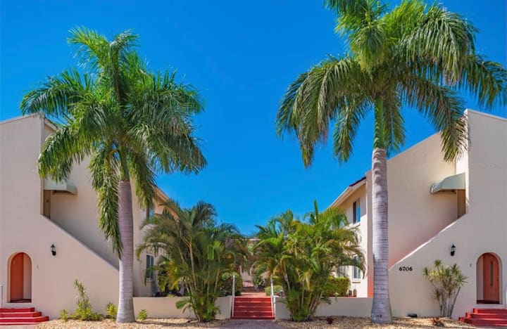 Private Beach Getaway Near Point Of Rocks - Siesta Key, FL