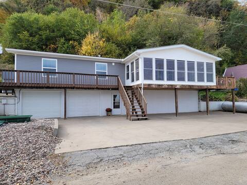 River view home with 4 season porch