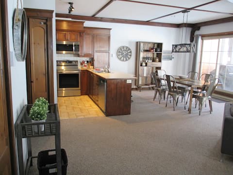 Top performing Airbnb: Comfy condo - Les Manoirs minutes from the Hill! in Mont Tremblant