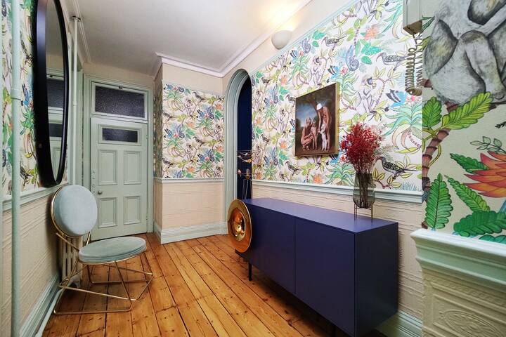 Luxury Condo in Soho with Secret Garden Access gallery image 3