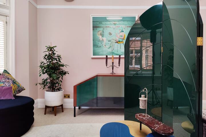 Luxury Condo in Soho with Secret Garden Access gallery image 4