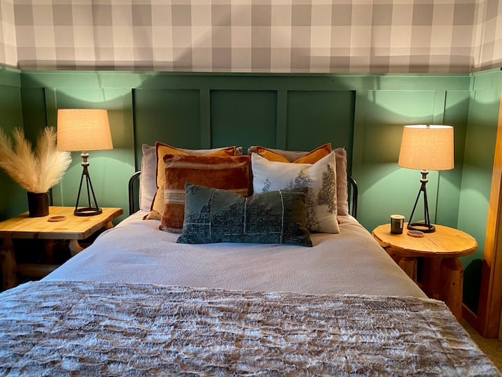 Cozy 2 Bedroom Cabin with Trail Access Cabins for Rent in Pittsburg