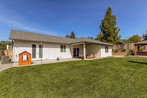 Quartz Hill Manor | hot tub w/ peace & quiet