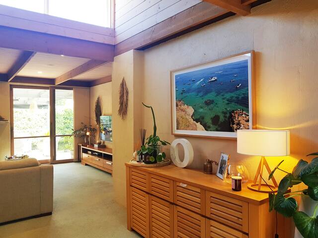 Sun Drenched Beach House 200 Metres From The Shore gallery image 3