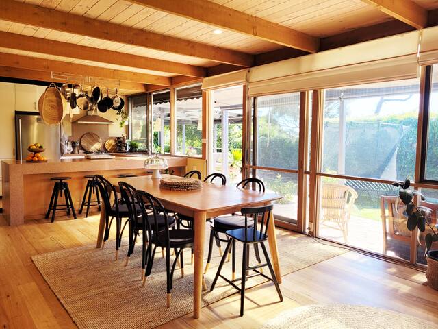 Sun Drenched Beach House 200 Metres From The Shore gallery image 4