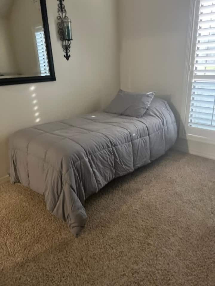 غرفة النوم رقم2، السرير الأول