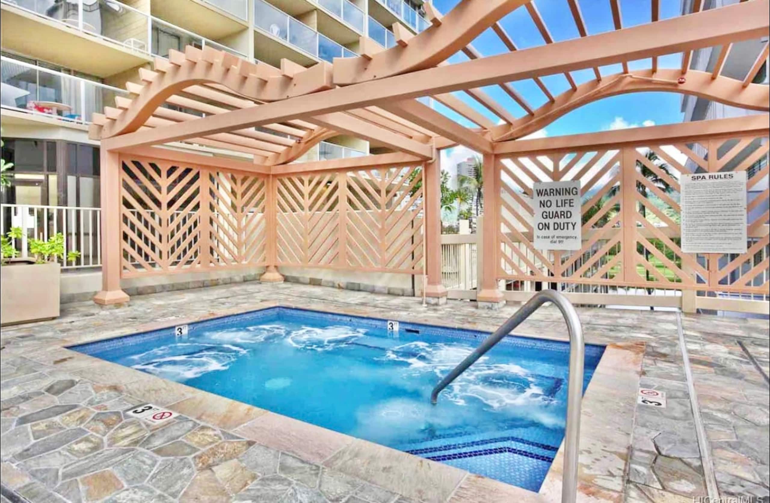 Condo in Honolulu · ★4.89 · Studio · 2 beds · 1 private bath - Image 45