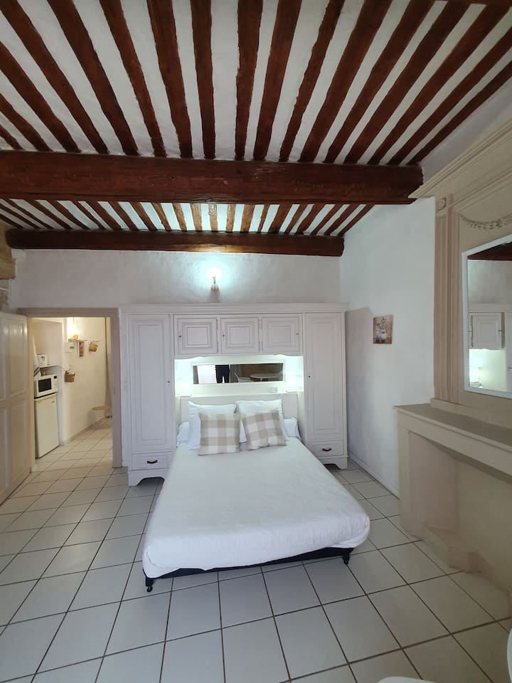Castillon-du-Gard Vacation Rentals & Homes - Occitanie, France | Airbnb