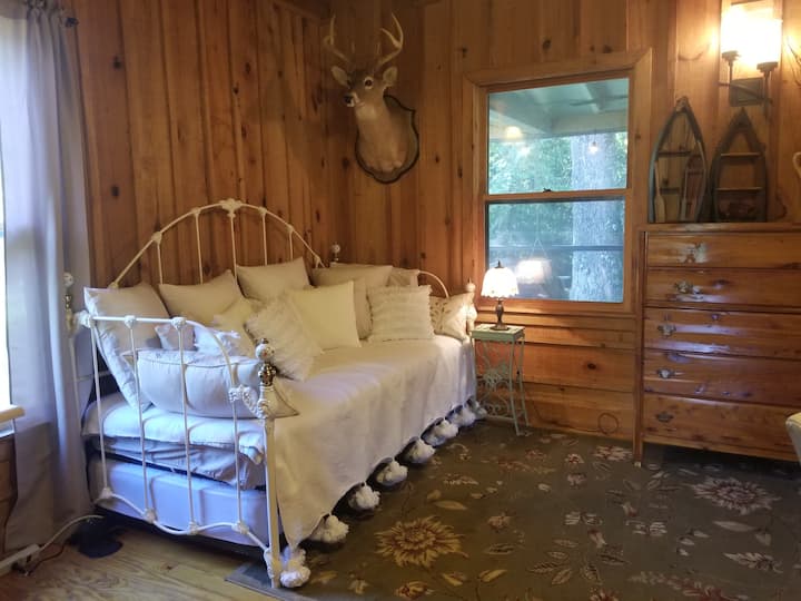 Nottley River: Fire Pit & Heated Massage Chairs - Blairsville, GA
