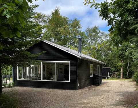 Cozy cottage close to the fjord