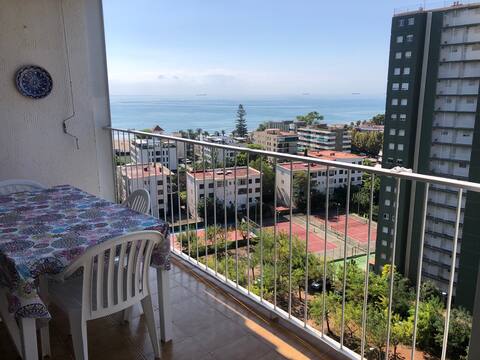 Lovely 2-bedroom,  great views & walk to beach