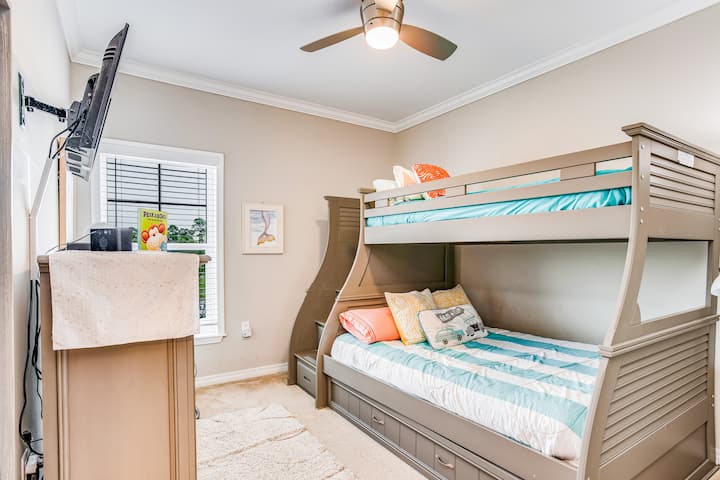 Детска стая с двуетажно легло - пълна, с 2 отделни легла и с две единични легла.