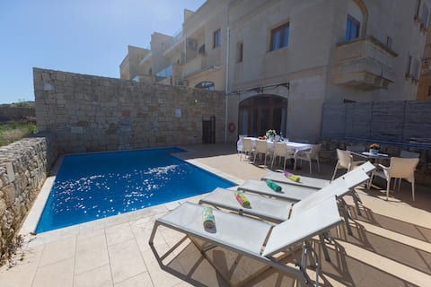 Stunning 5 bdrm Villa overlooking Ta Pinu Basilica