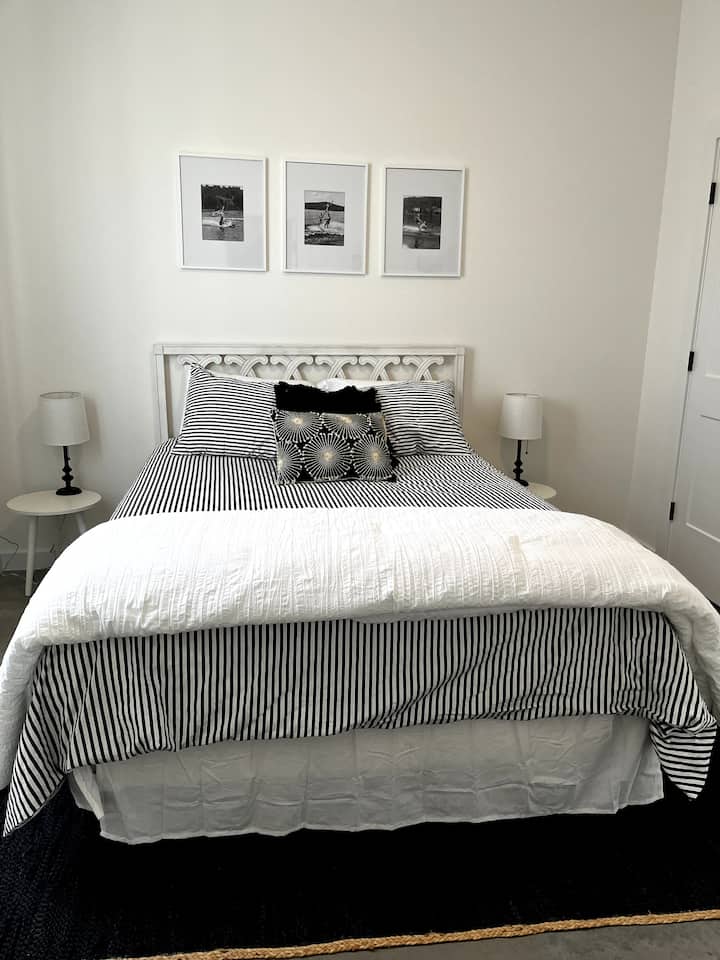 غرفة نزلاء 1 تضم سرير كوين.