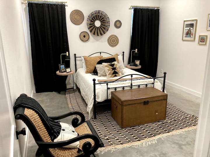 غرفة النوم الرئيسية.