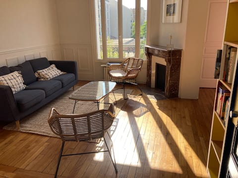 Apartment near Paris (12-minute train ride)