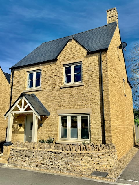 Honeystone Cottage sleeps 8 - Bourton on the Water