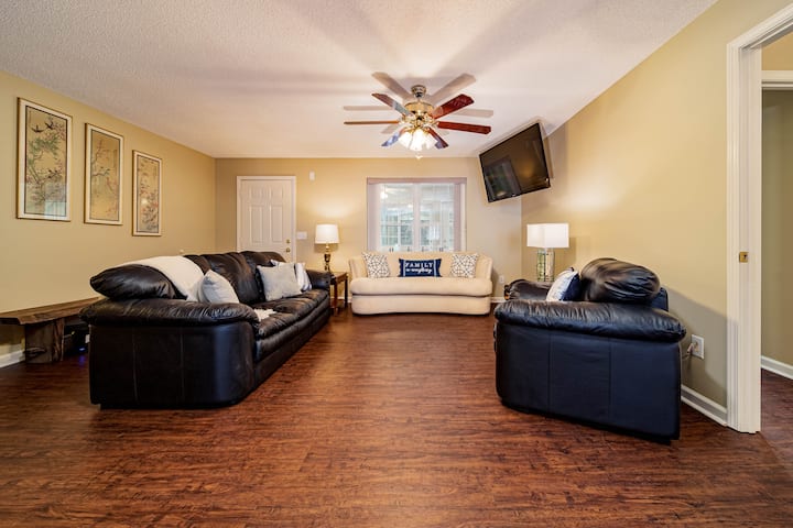 Travelers Nest~pet Friendly Woodsy Family Retreat - Travelers Rest, SC