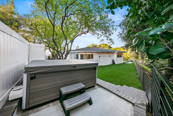 Peaceful 5BR w/Home Theater, Hot Tub, Home Office gallery image 3