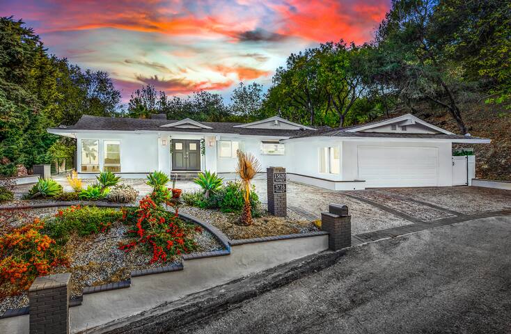 Peaceful 5BR w/Home Theater, Hot Tub, Home Office gallery image 5