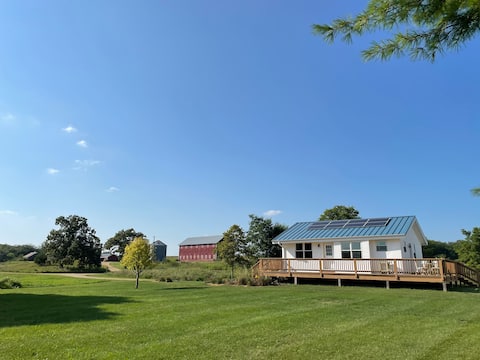 Cheerful eco-cottage at Edgewood Farm