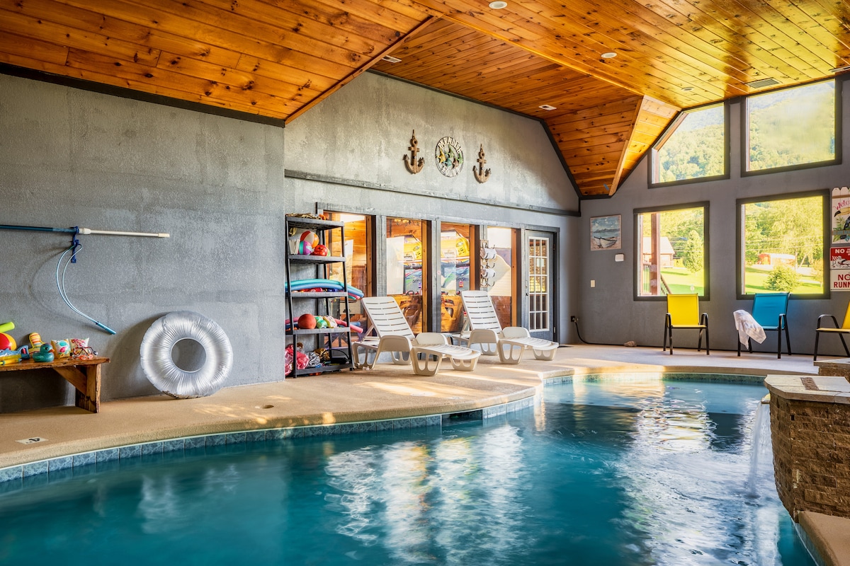 Cabin with Private Pool, Arcade, Theater, FirePit