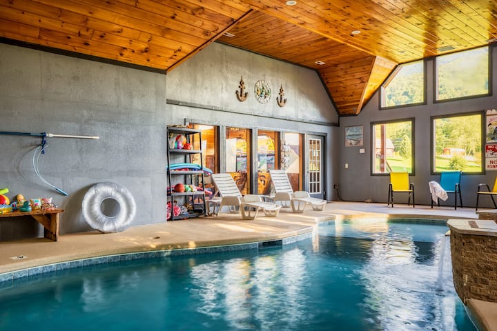 Cabin With Private Pool, Arcade, Theater, Firepit - Tennessee