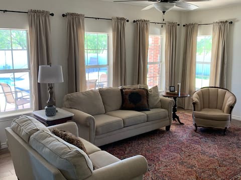 Successful Airbnb property: Indian Springs 4 bedrooms, pool, outdoor kitchen in Texas