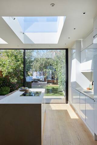 Newly renovated and bright 4 bedroom house gallery image 4