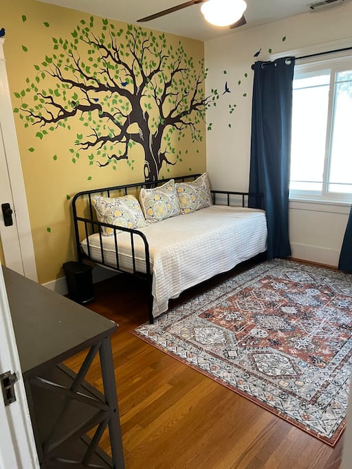 Unique 1920s Craftsman Stay Near Beach